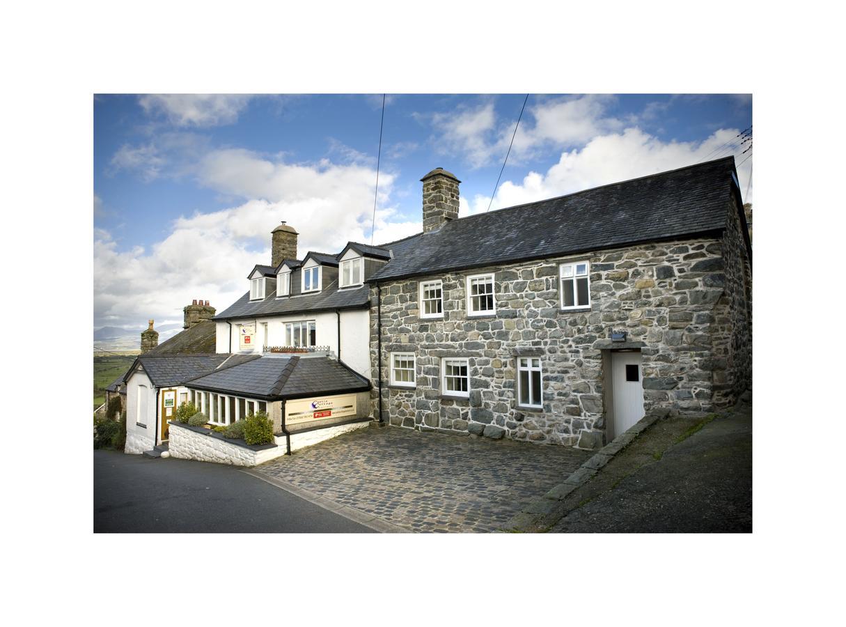 Castle Cottage Restaurant With Rooms Харлех Экстерьер фото