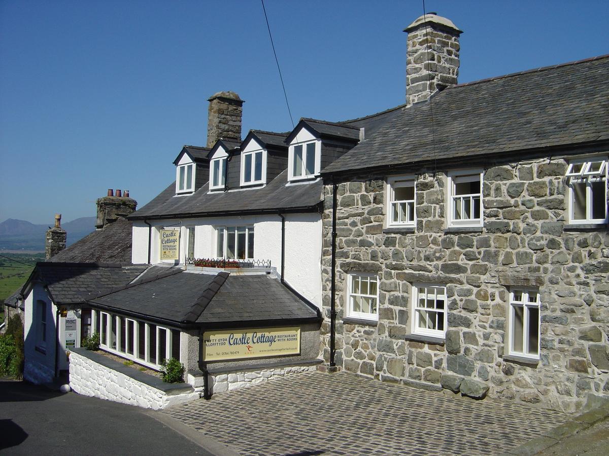 Castle Cottage Restaurant With Rooms Харлех Экстерьер фото